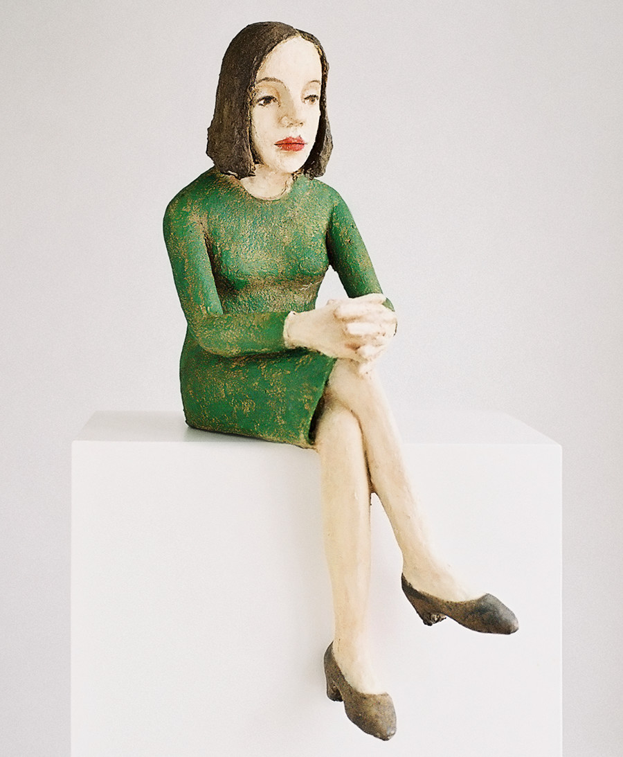 sitzende frau mit grünem kleid, 2009