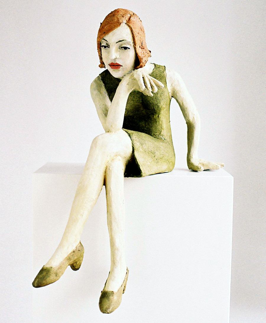 sitzende frau mit rotem haar, 2009